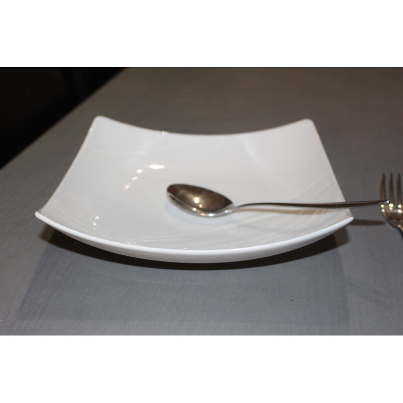 Assiette creuse carrée