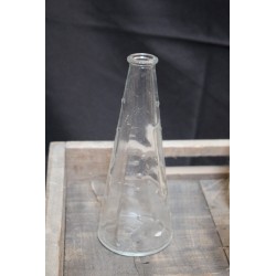 Petite bouteille avec des points incrustés