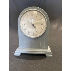 Horloge sur pied grise en bois